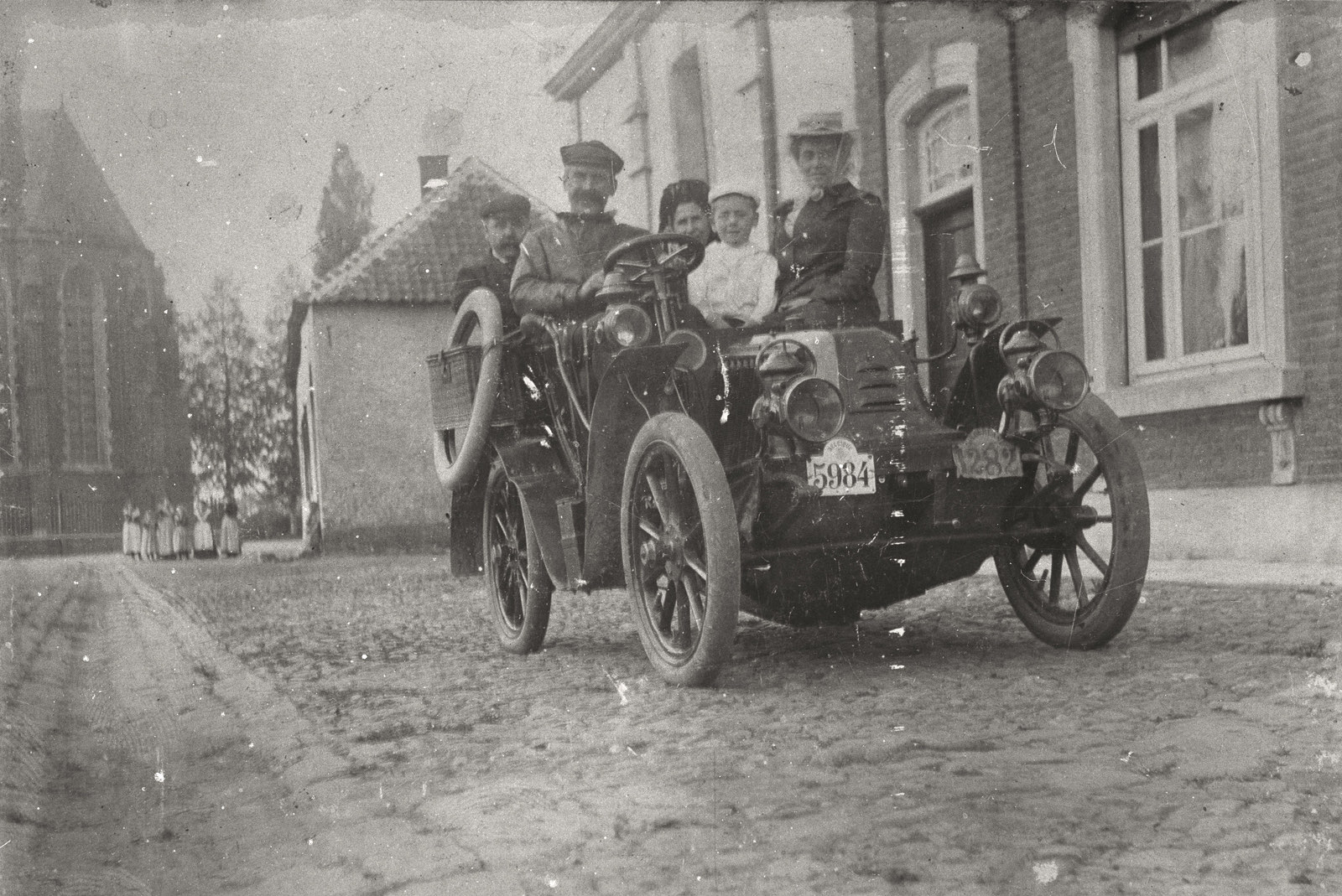 Eerste automobiel voor de brouwerij