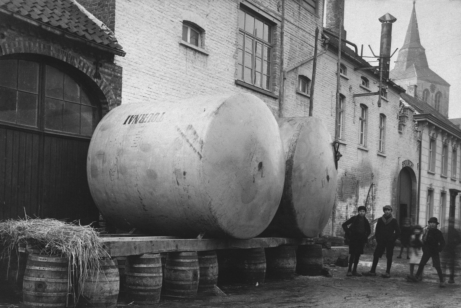 Levering van nieuwe tanks aan de brouwerij